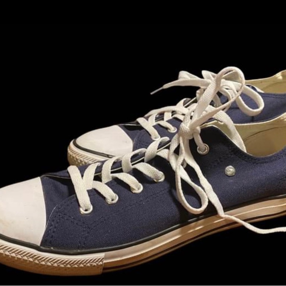 Men’s Low Top Dunlop Canvas Sneakers - Size -11 1/2